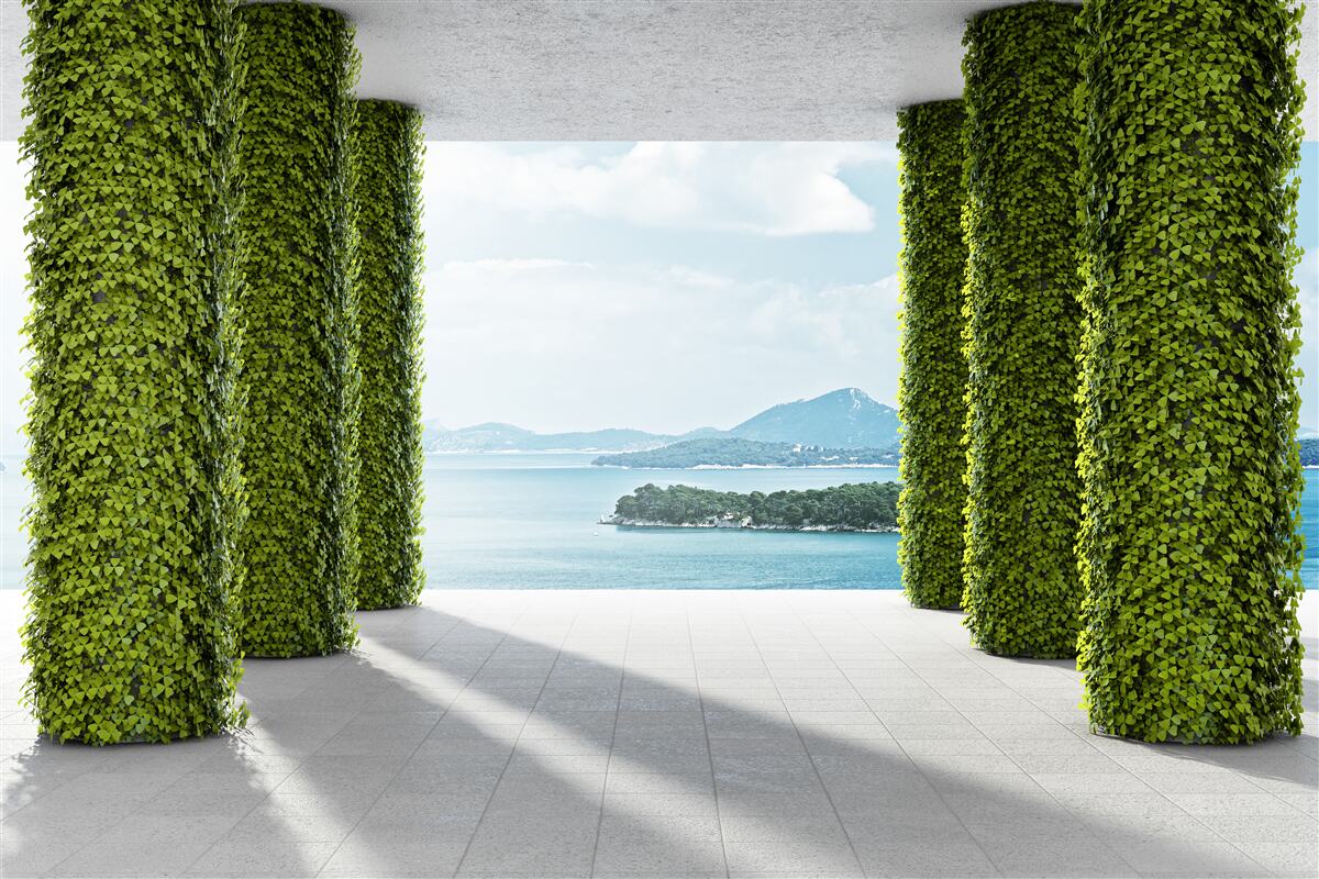 Fototapet colonadă printre verdeață care duce la mare