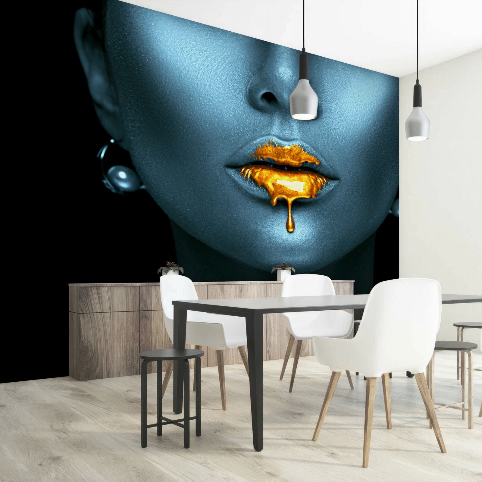 Fototapet femeie cu buzele acoperite cu vopsea aurie