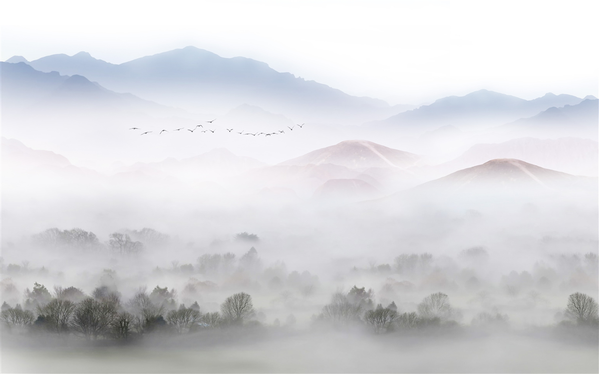 Fototapet o ceață densă și rece învăluie vârfurile munților