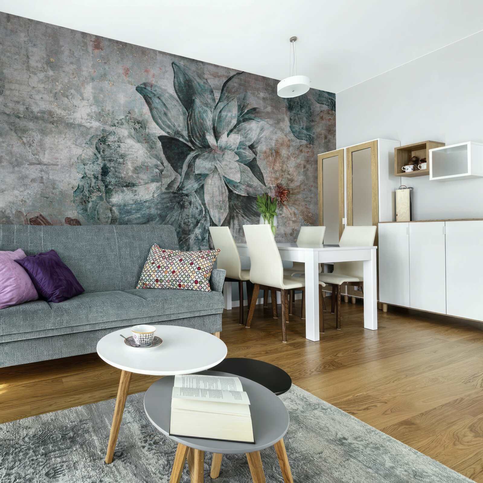 Fototapet plante înflorite pe o barieră de beton