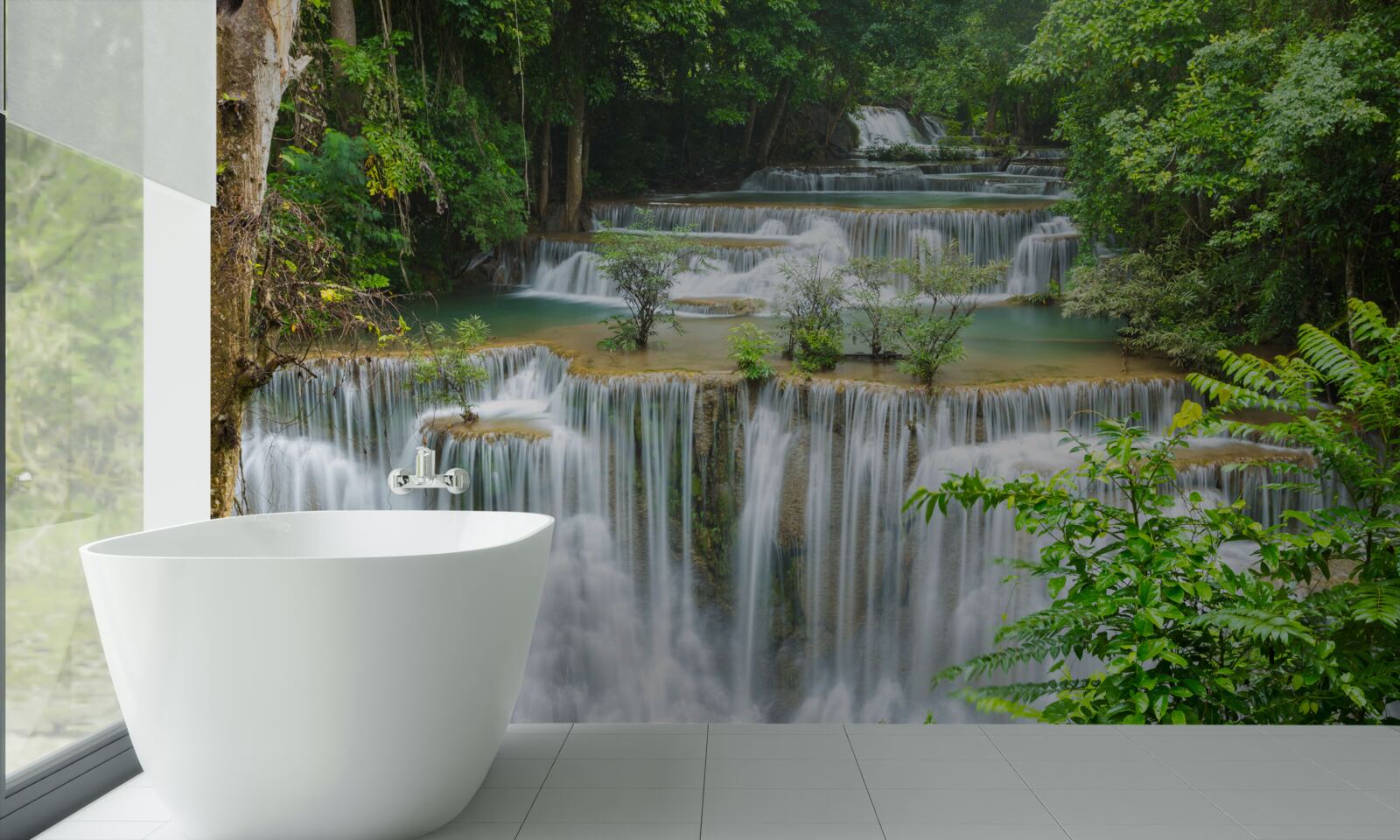 Fototapet o cascadă maiestuoasă din care apa cade rapid cu un zgomot asurzitor