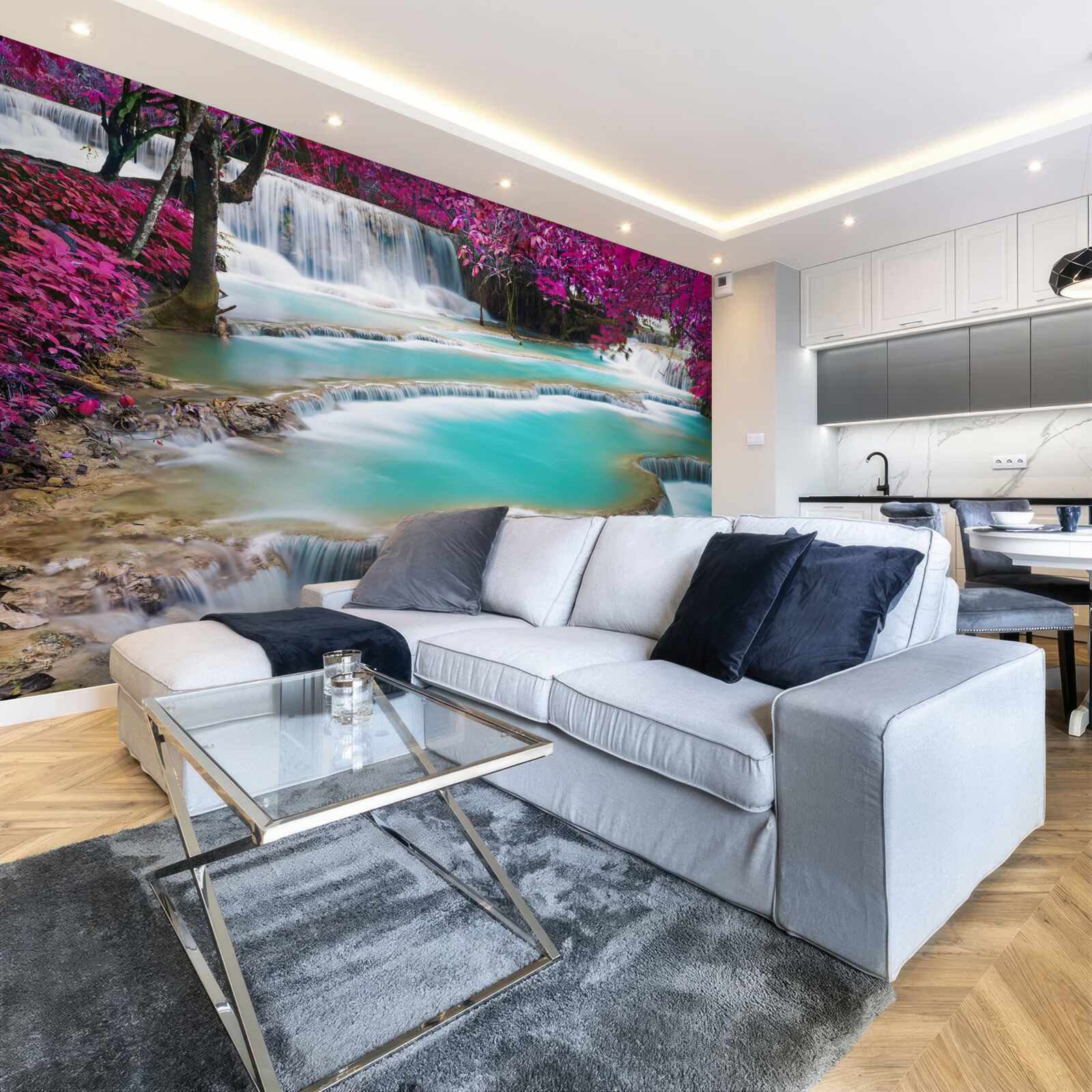 Fototapet copaci acoperiți cu flori de liliac lângă baza cascadei