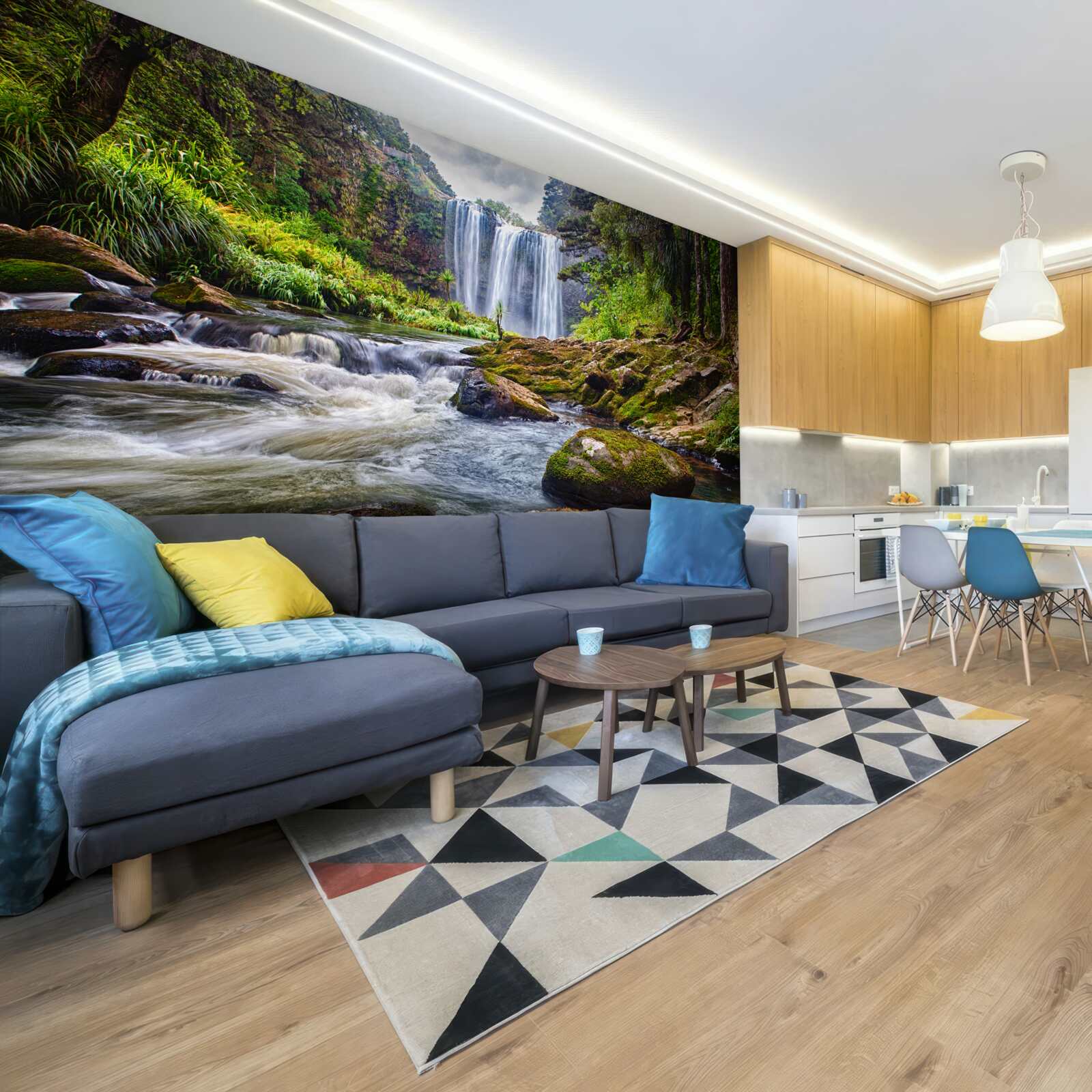 Fototapet sunetul puternic al unei cascade care cade din vârful unui munte