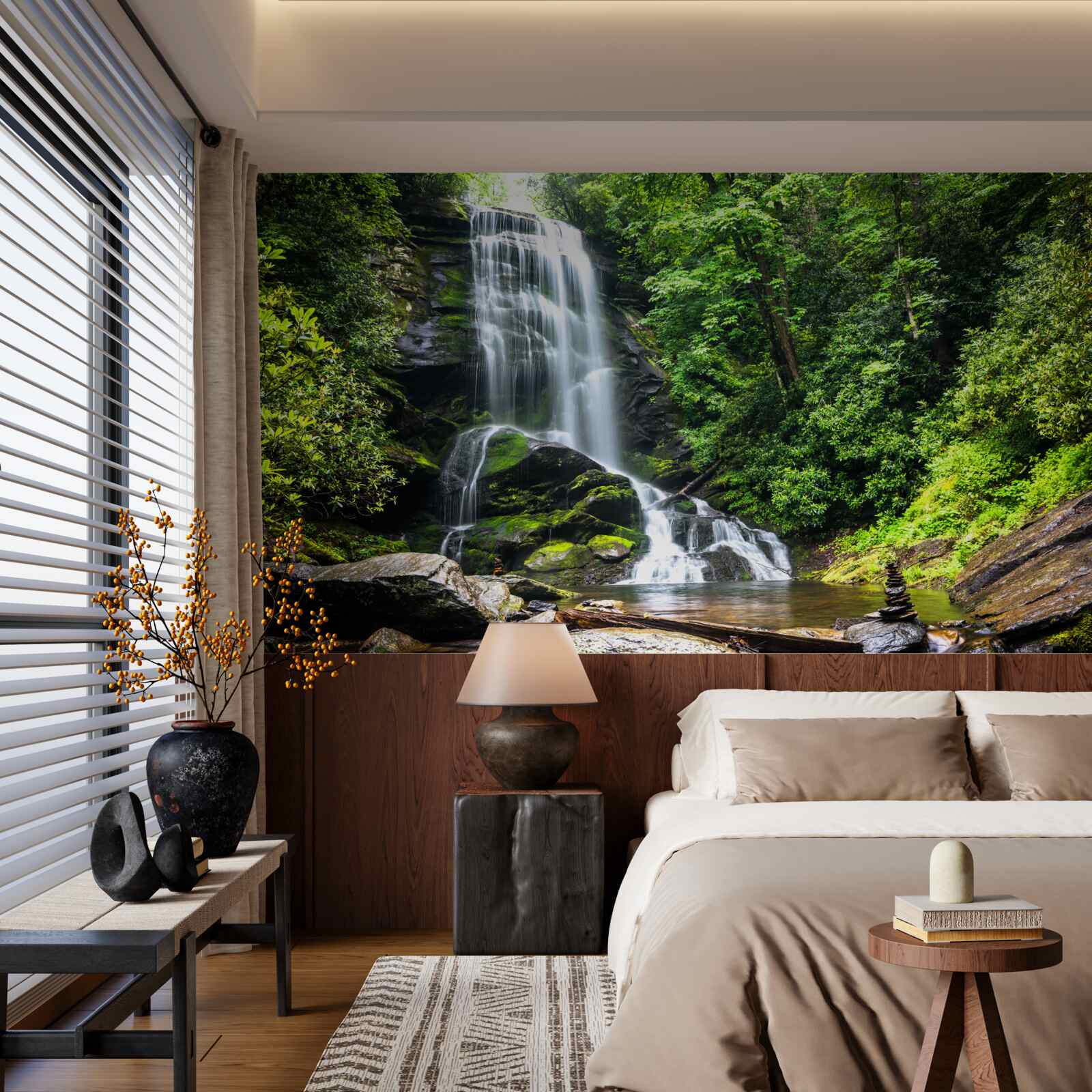 Fototapet apele cascadei de munte cad repede în pădure