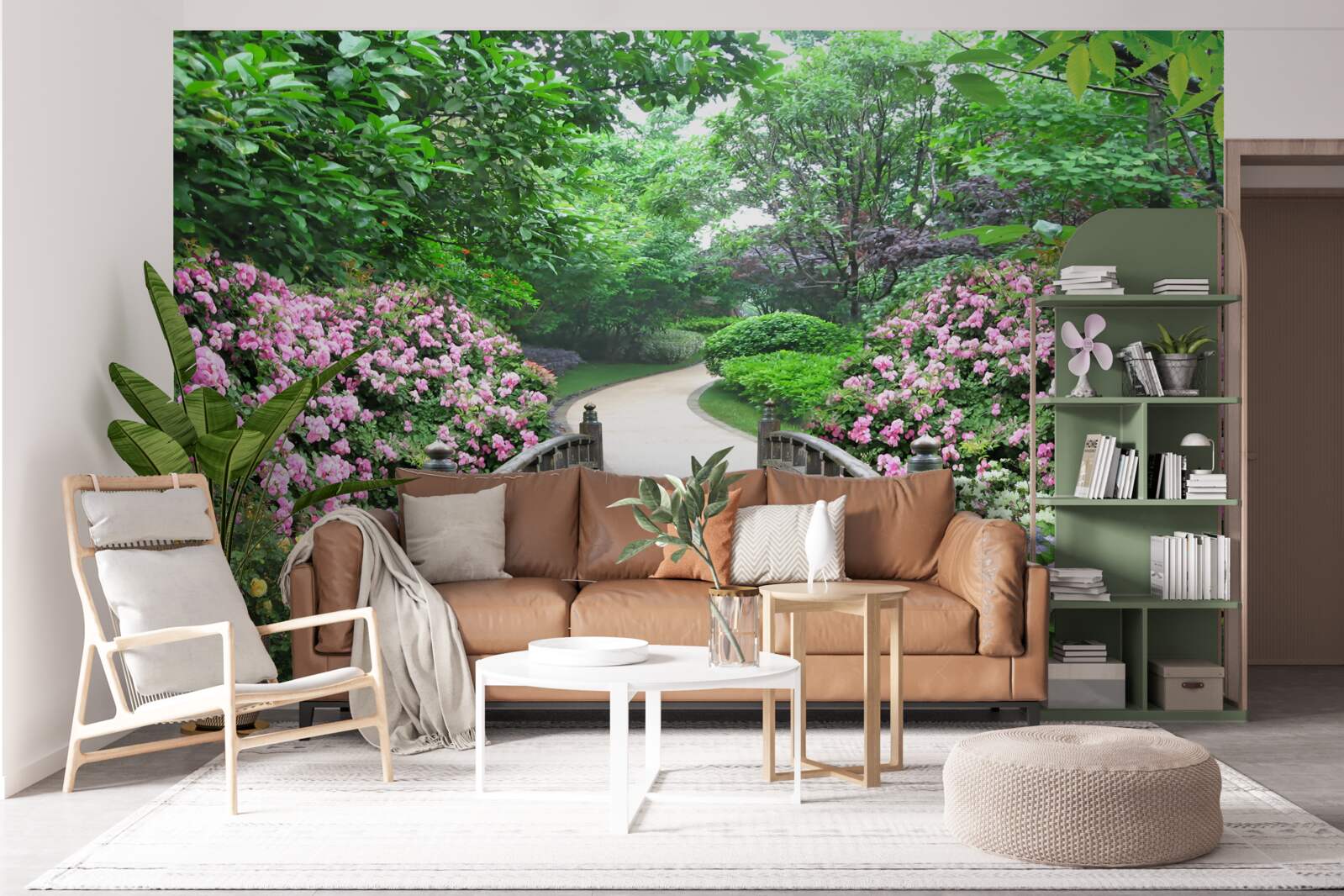 Fototapet un pod de lemn pitoresc care traversează o verdeață înflorită de copaci