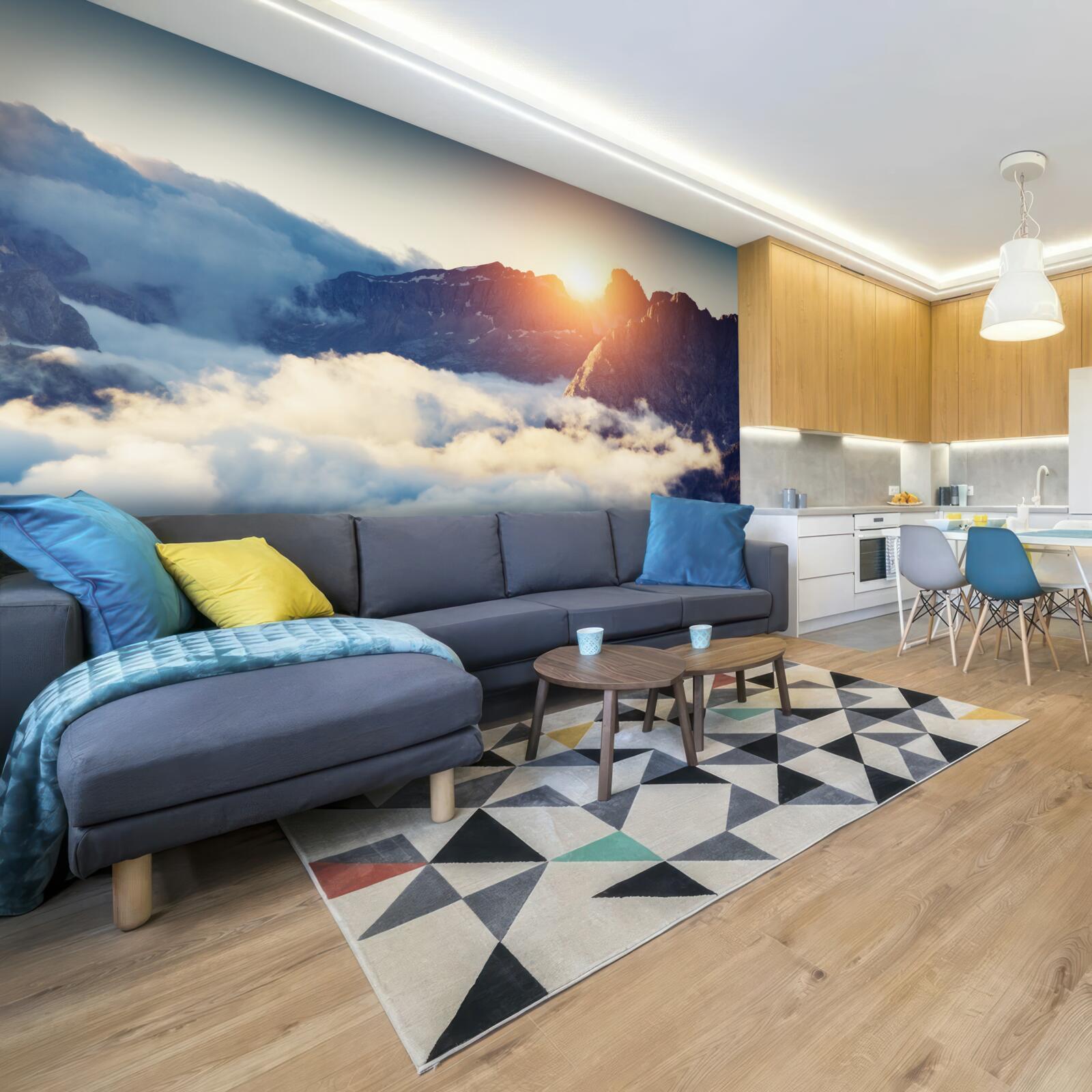 Fototapet apus de soare într-un peisaj muntos