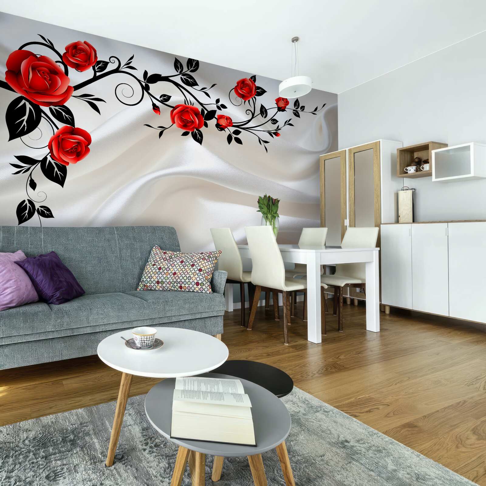 Fototapet satinul este decorat cu trandafiri