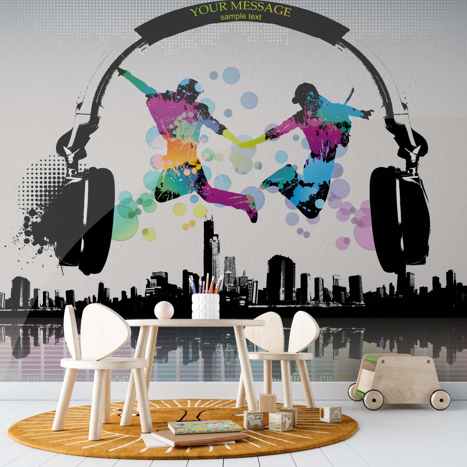 Fototapet doi dansatori pe fundalul unui oraș abstract și căști