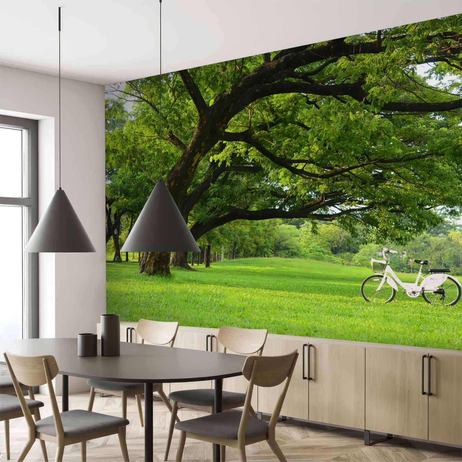 Fototapet pajiște cu iarbă verde și copaci centenari