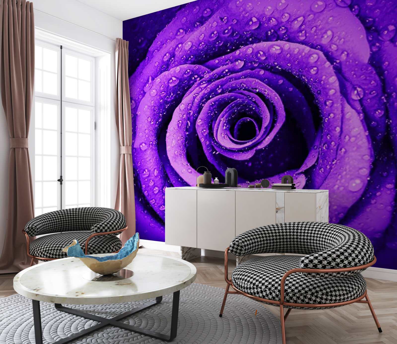 Fototapet o vedere de aproape a unui trandafir violet acoperit cu picături de ploaie