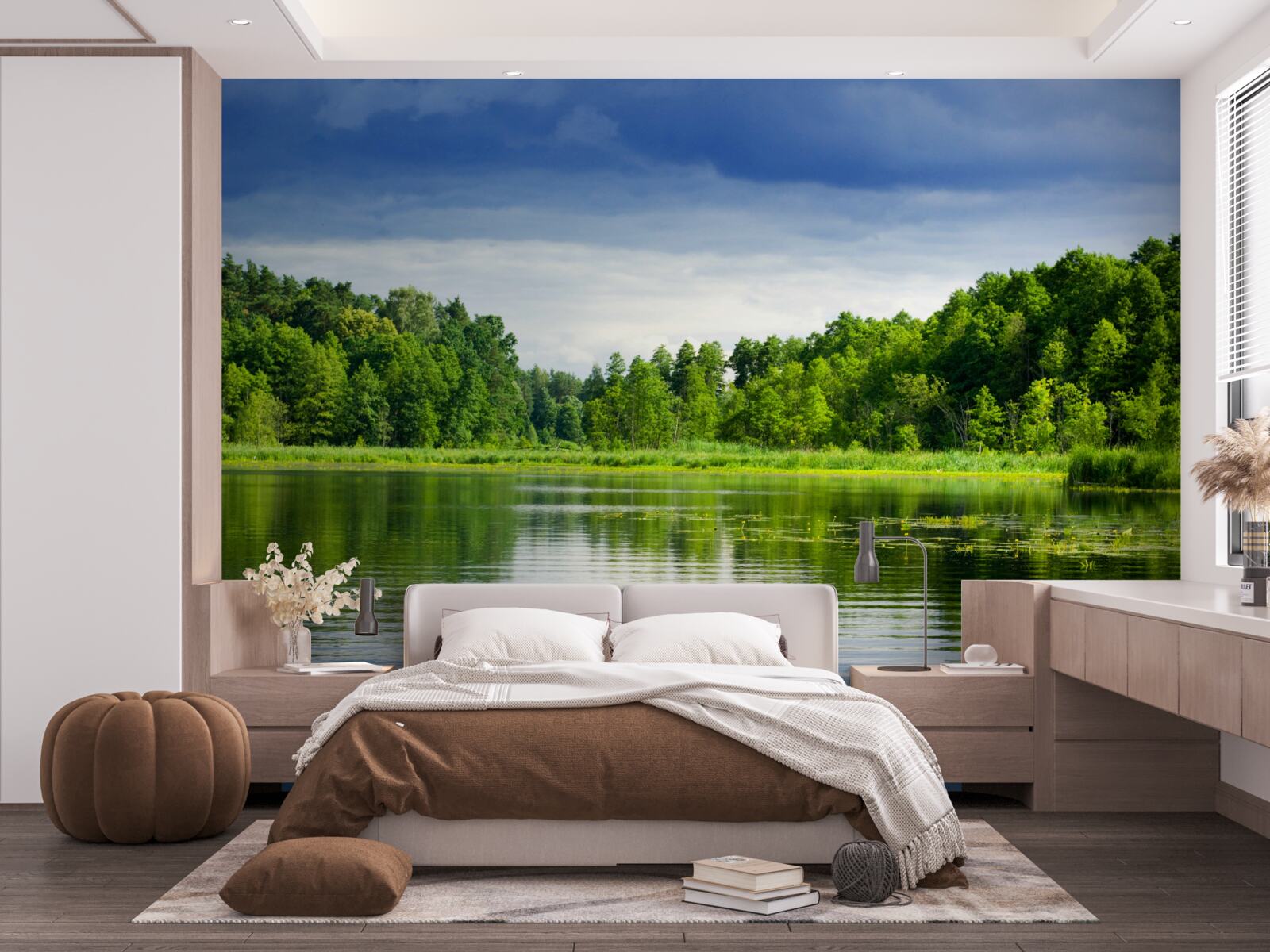 Fototapet pădure luxuriantă de smarald lângă un corp de apă liniștit