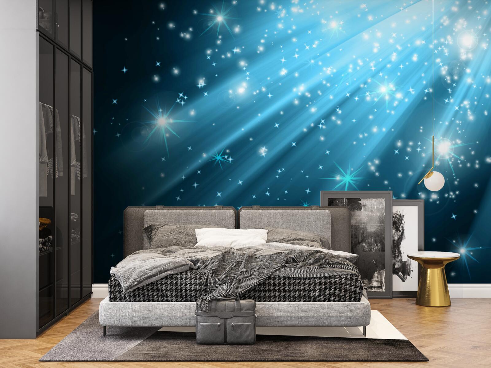 Fototapet Raze de lună strălucitoare pe un cer presărat cu stele