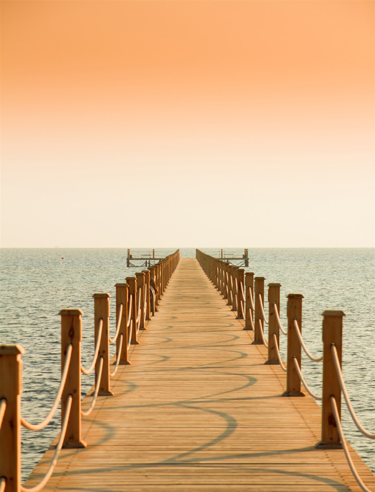 Fototapet promenadă spre mare la apus de soare