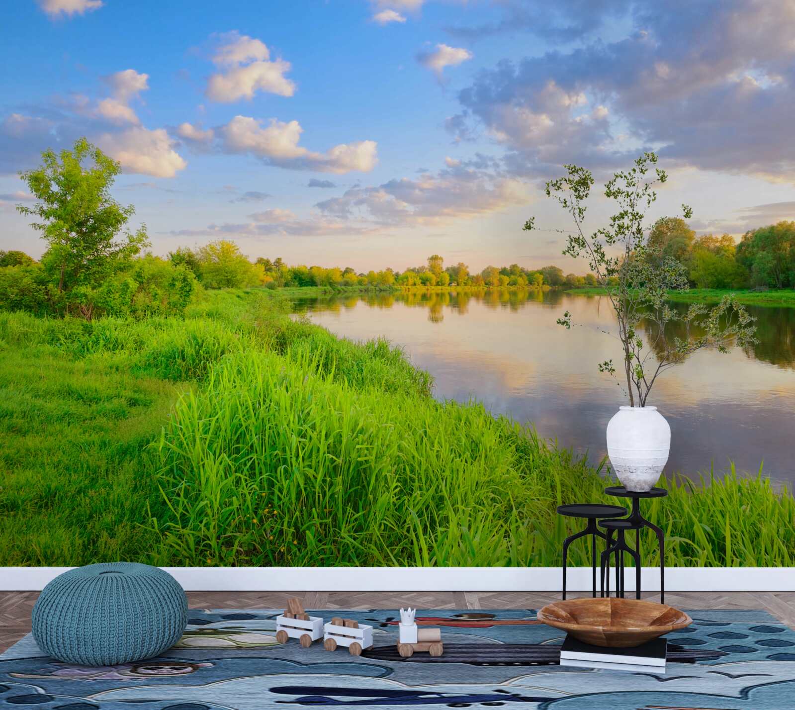 Fototapet râu calm lângă o pajiște verde