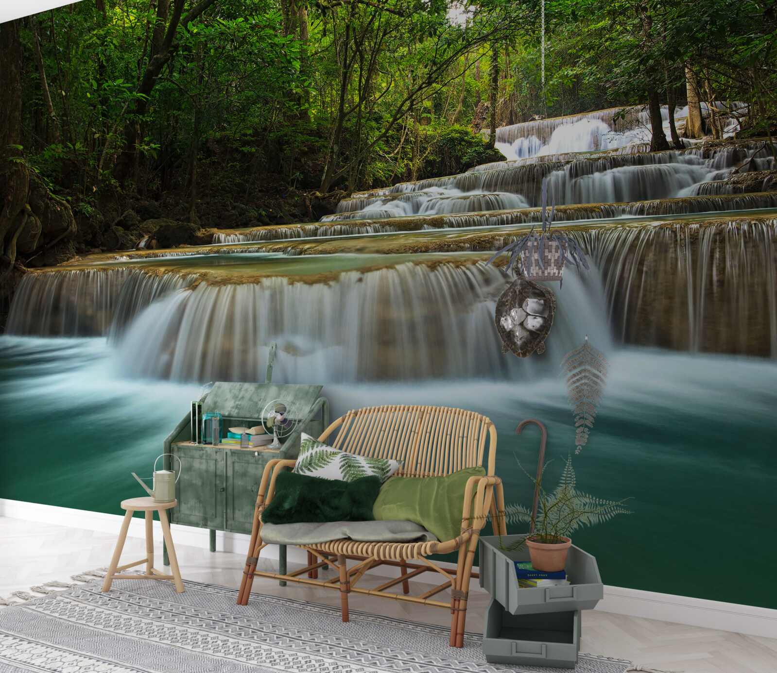 Fototapet un curs brusc de apă care curge într-o pădure deasă