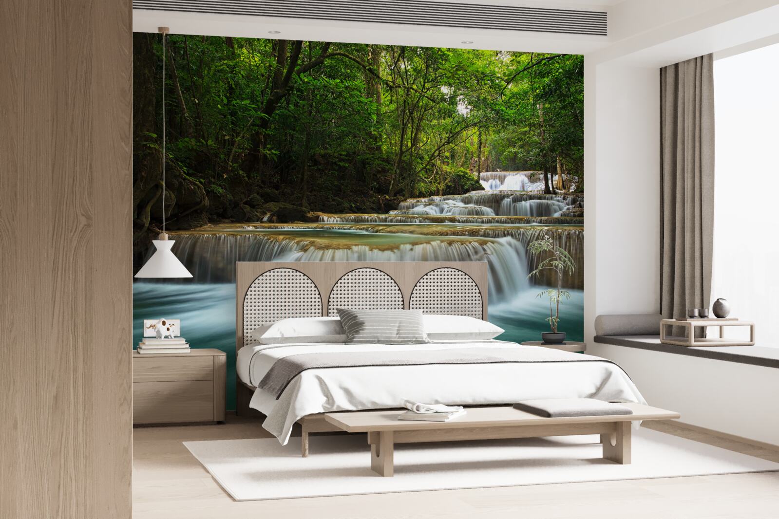 Fototapet un curs brusc de apă care curge într-o pădure deasă