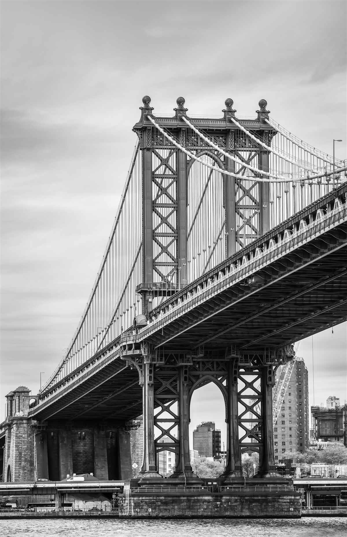 Fototapet pod distrus care duce la zona populată