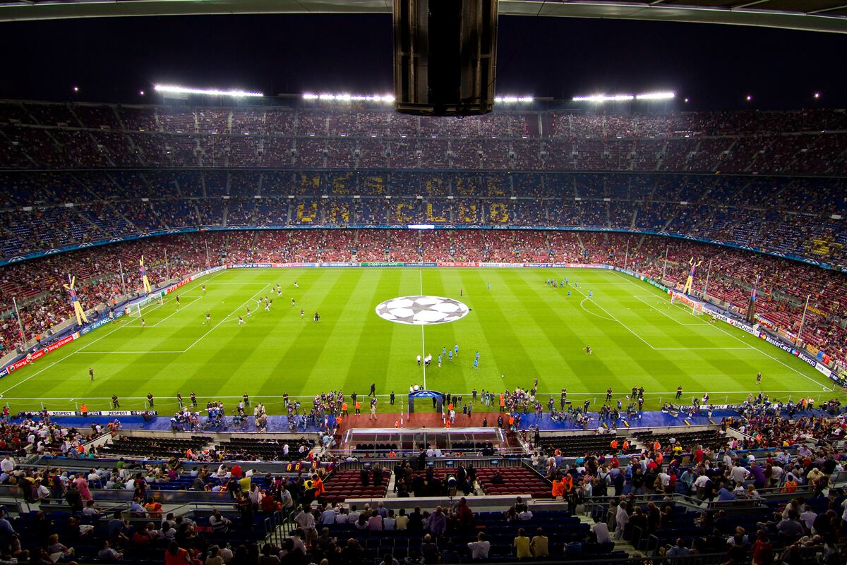 Fototapet teren de fotbal cu spectatori