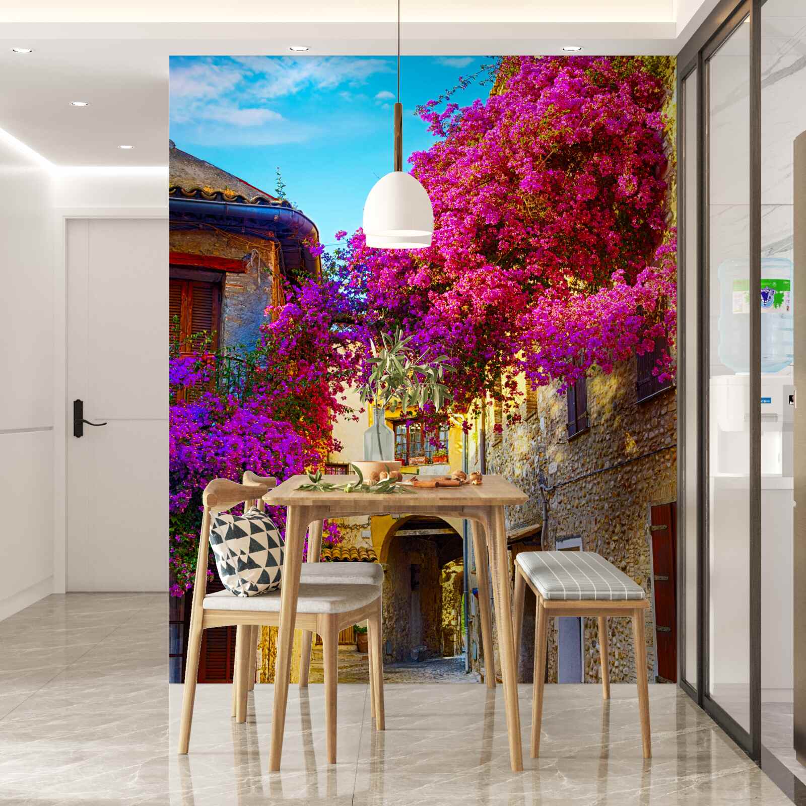 Fototapet flori mov împodobesc zidurile orașului antic