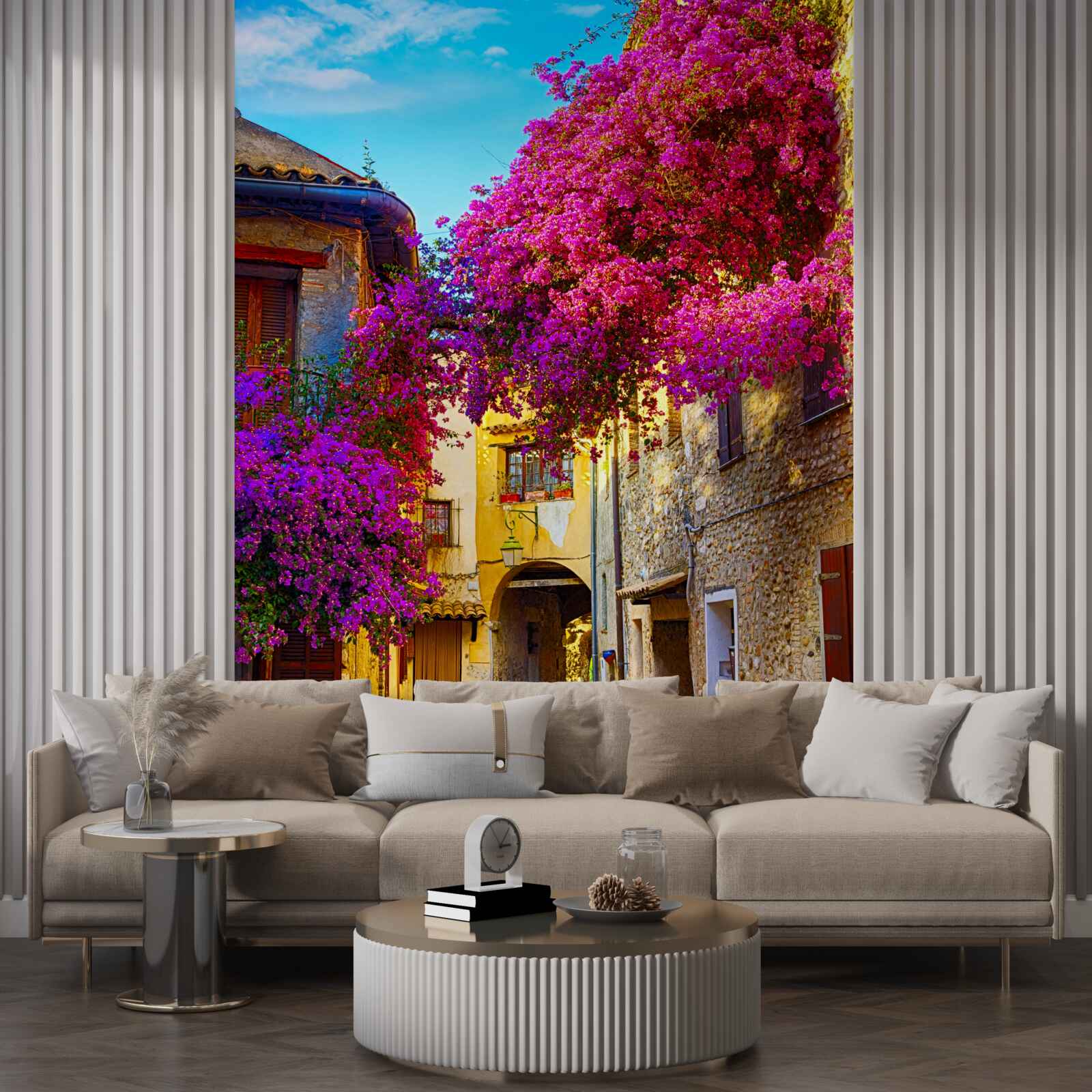 Fototapet flori mov împodobesc zidurile orașului antic