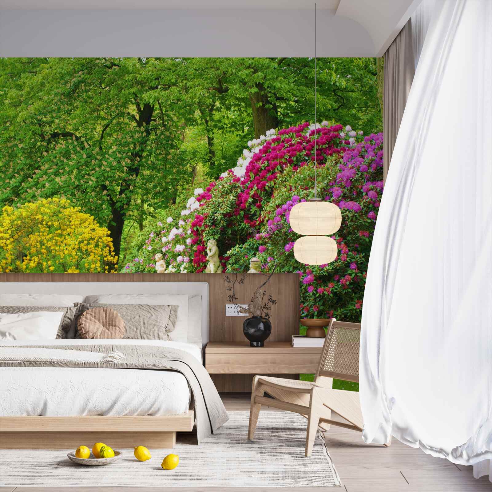 Fototapet arbuști de diferite culori printre verdeață