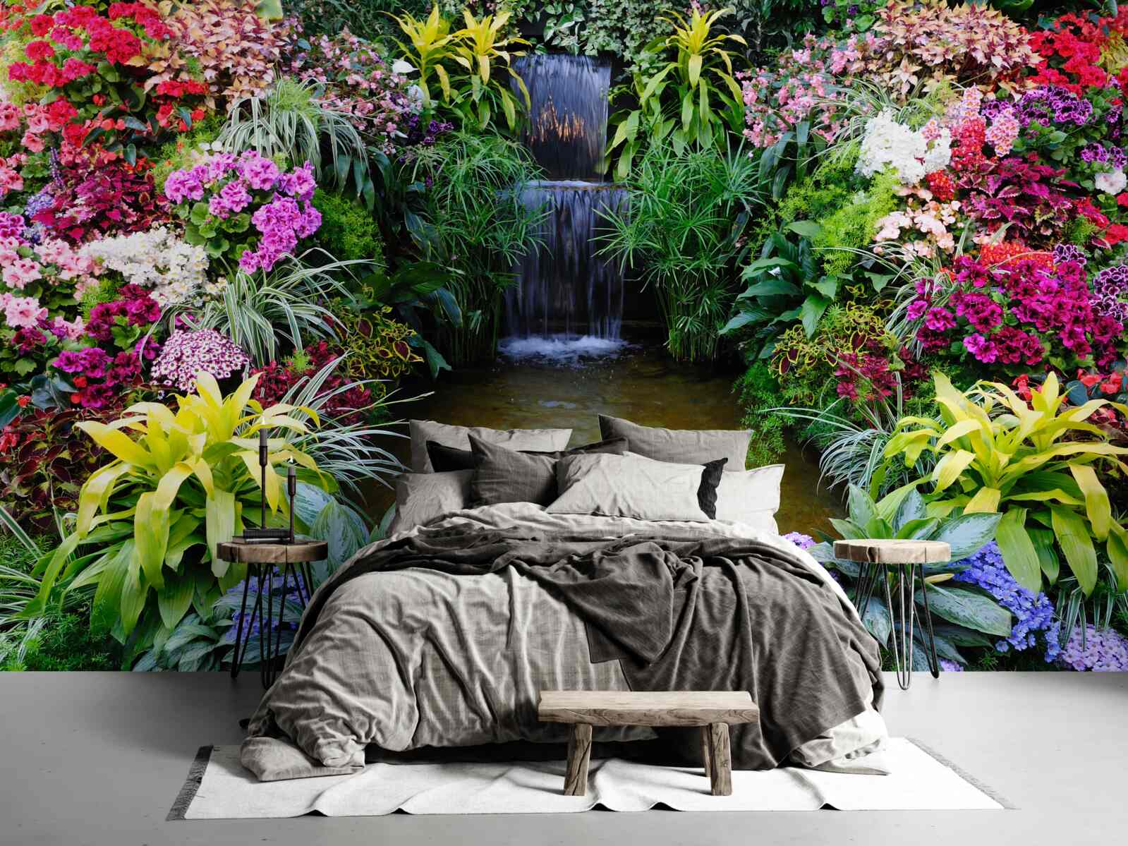 Fototapet flori tropicale lângă o cascadă de munte