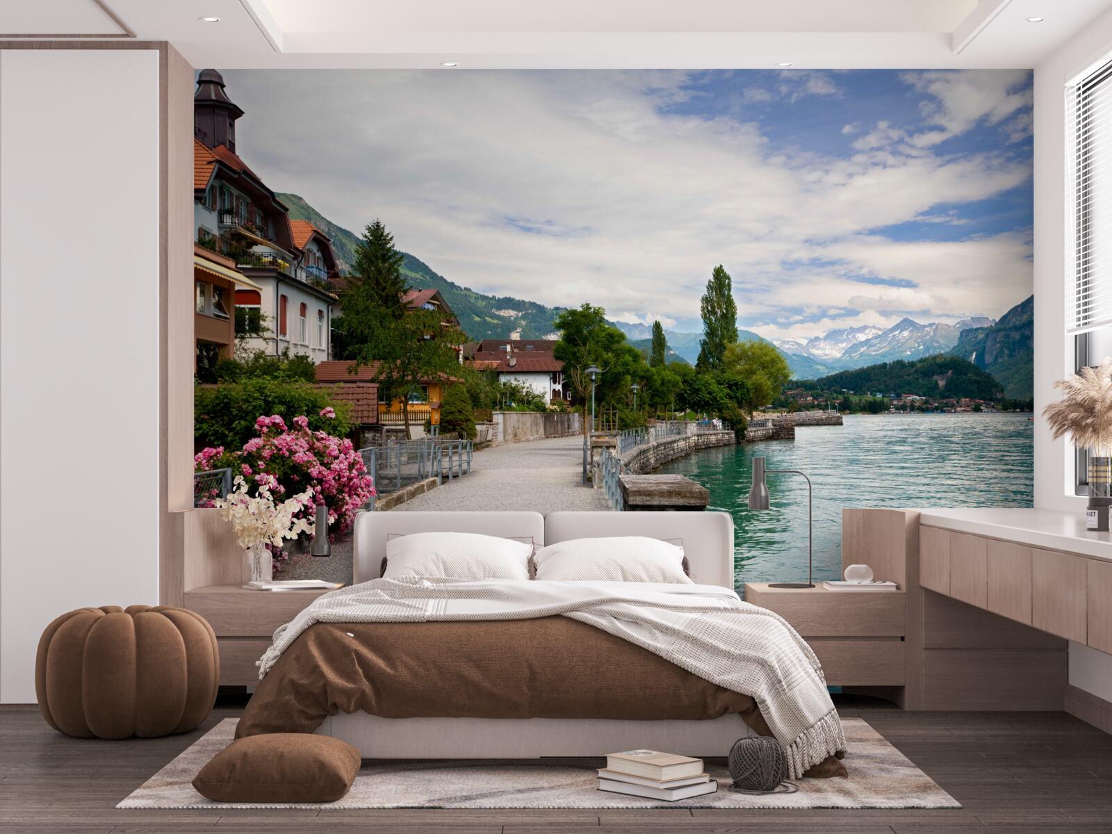 Fototapet așezare în munți, în apropierea rezervorului