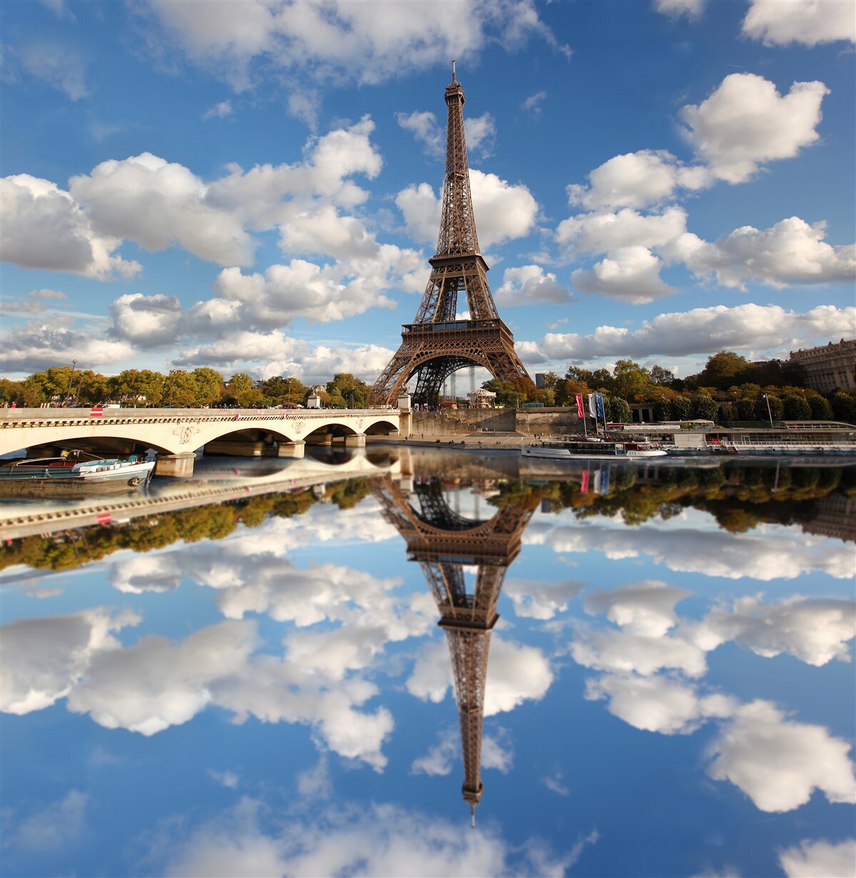 Fototapet reflecția Parisului în oglindă