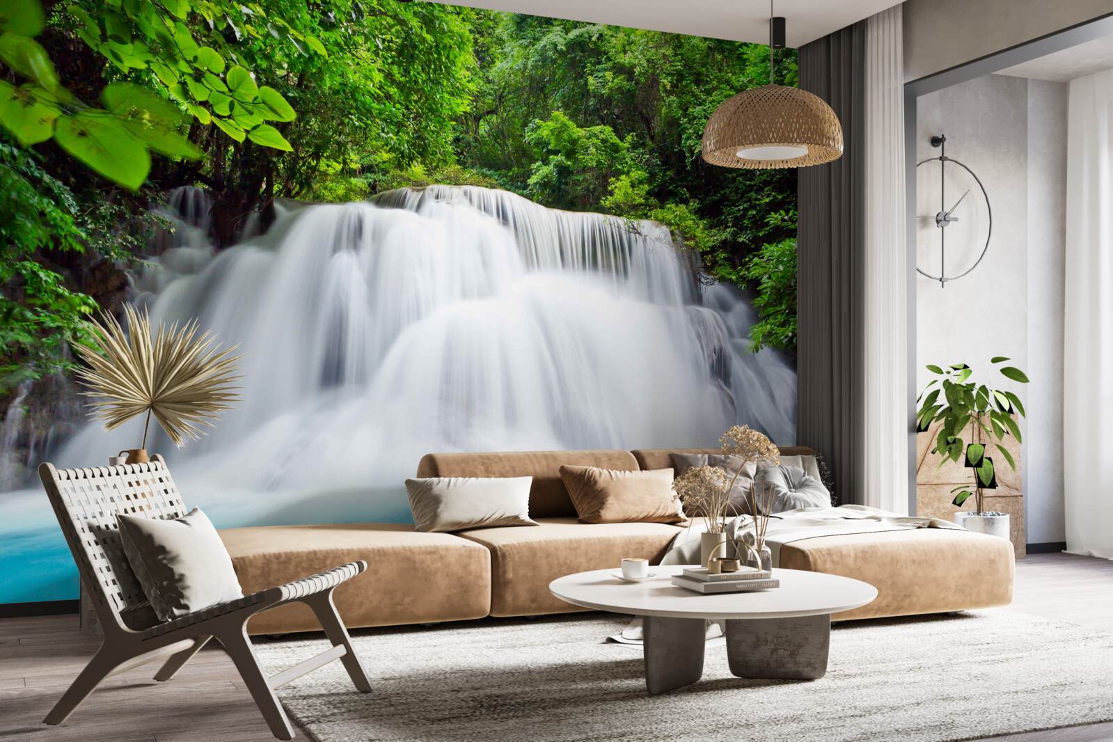 Fototapet cascadă de apă care cade rapid în mijlocul pădurii