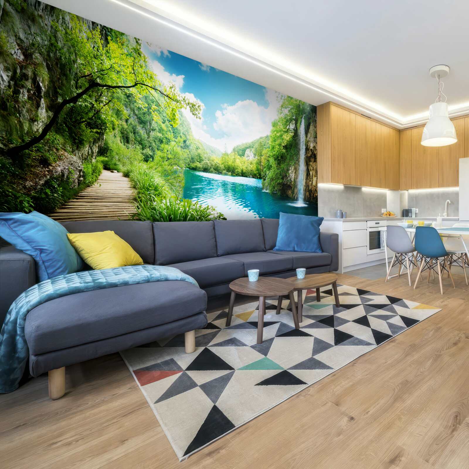 Fototapet cascadă înaltă și cărare prin copaci de pădure