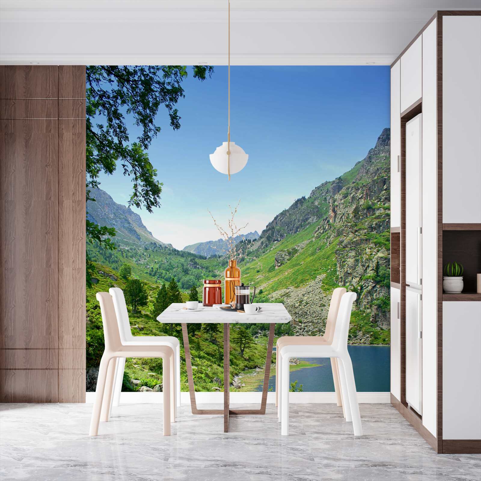 Fototapet un lac înconjurat de munți și verdeață