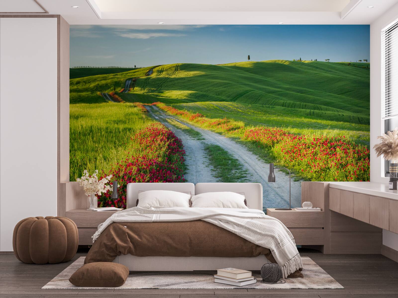 Fototapet drum în munți înconjurat de câmpuri verzi