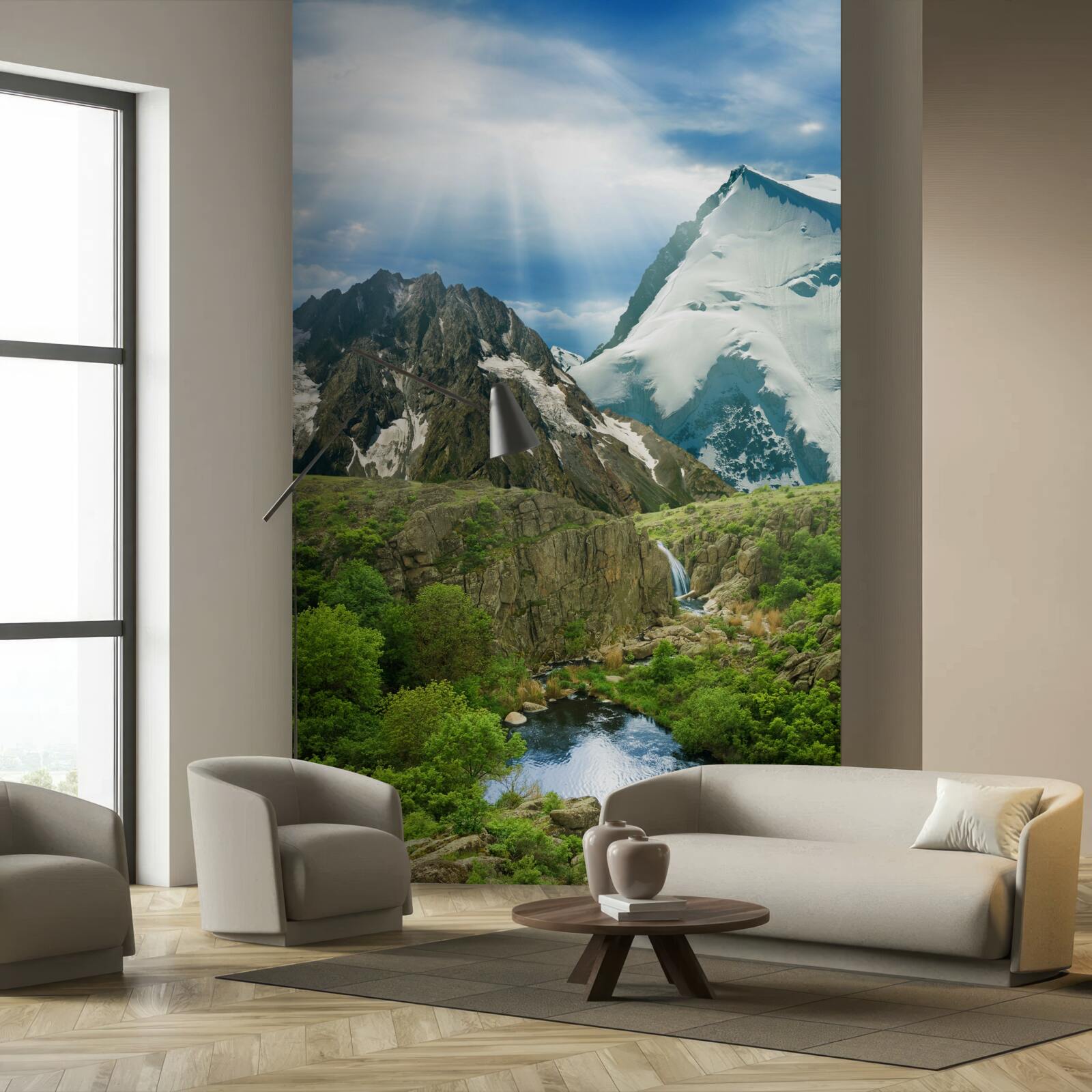 Fototapet Lumina razelor soarelui pătrunzând prin munții din pădure