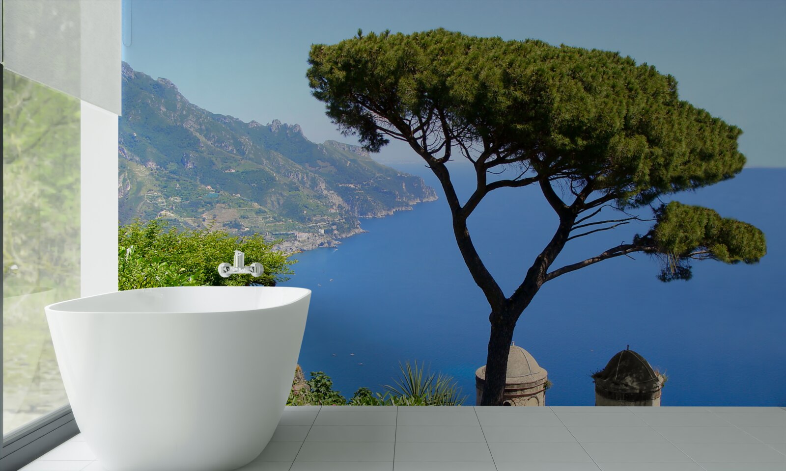 Fototapet un copac singuratic pe malul mării