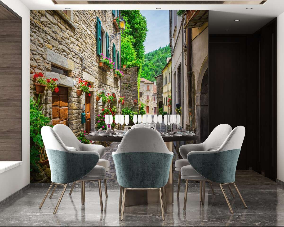 Fototapet strada veche din piatră a orașului, înconjurată de verdeață