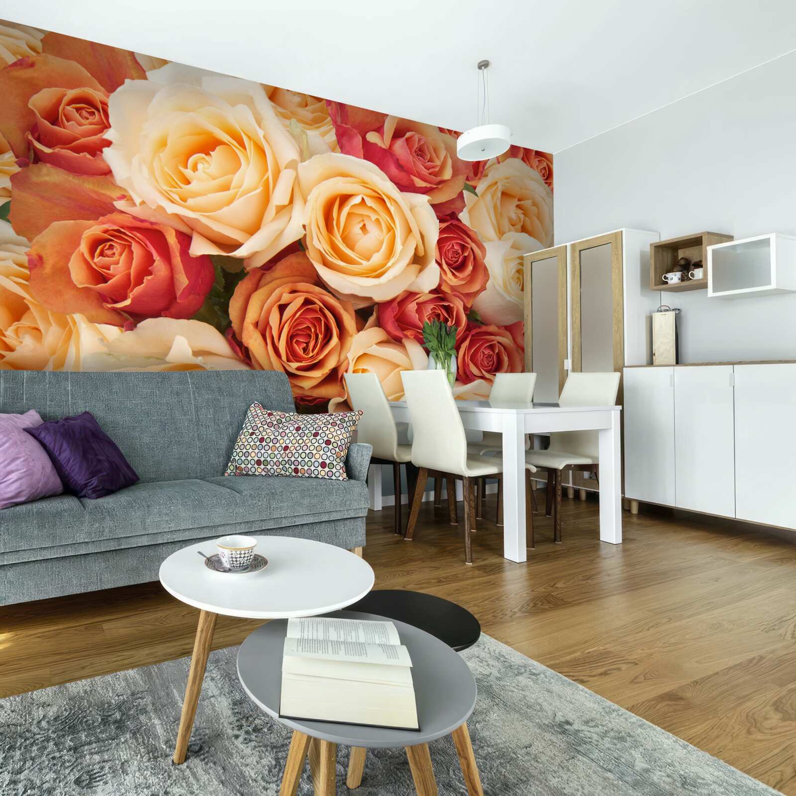 Fototapet trandafiri cu culori moi în tonuri deschise și piersică