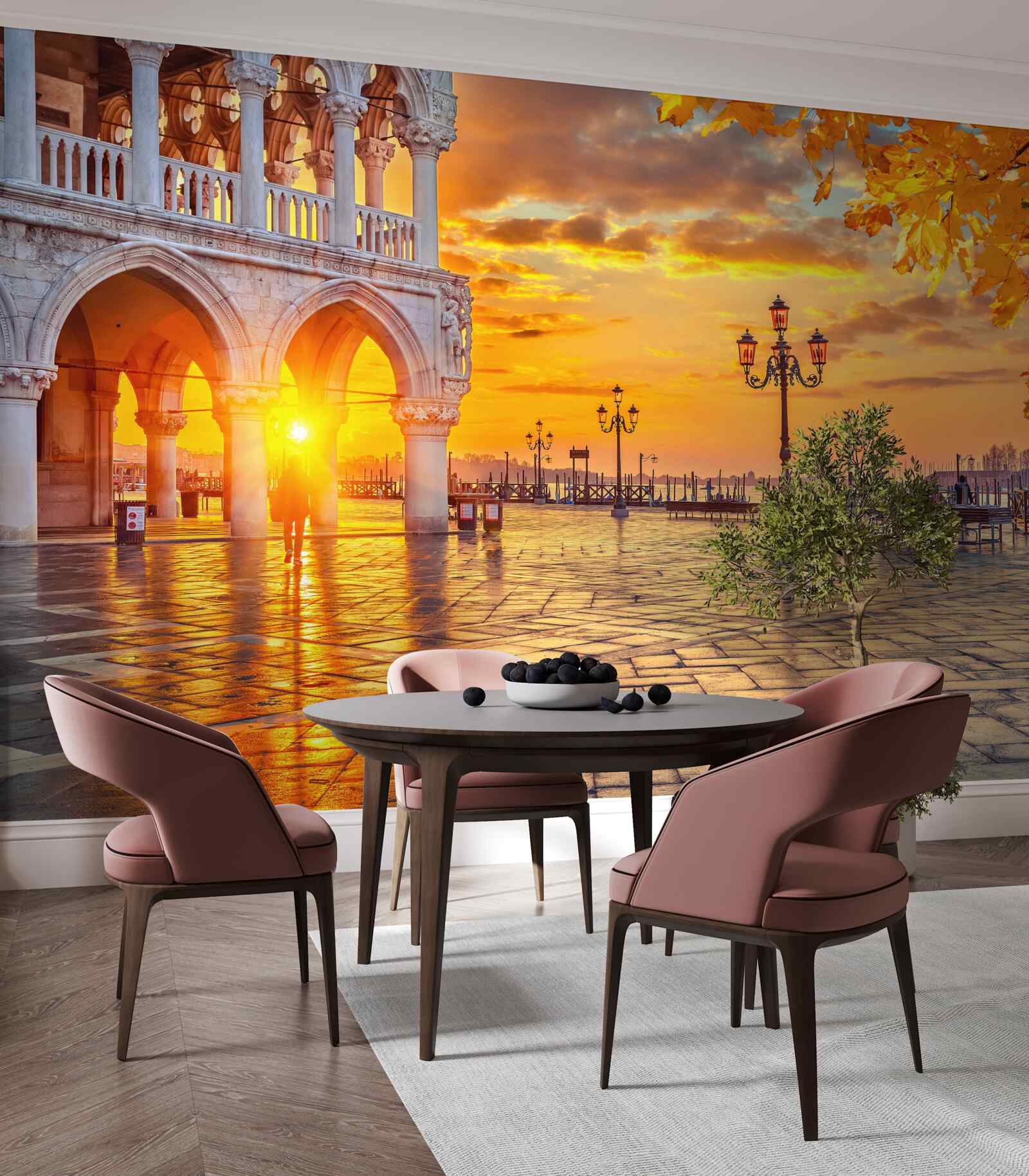 Fototapet raze calde și luminoase de apus de soare deasupra pieței principale