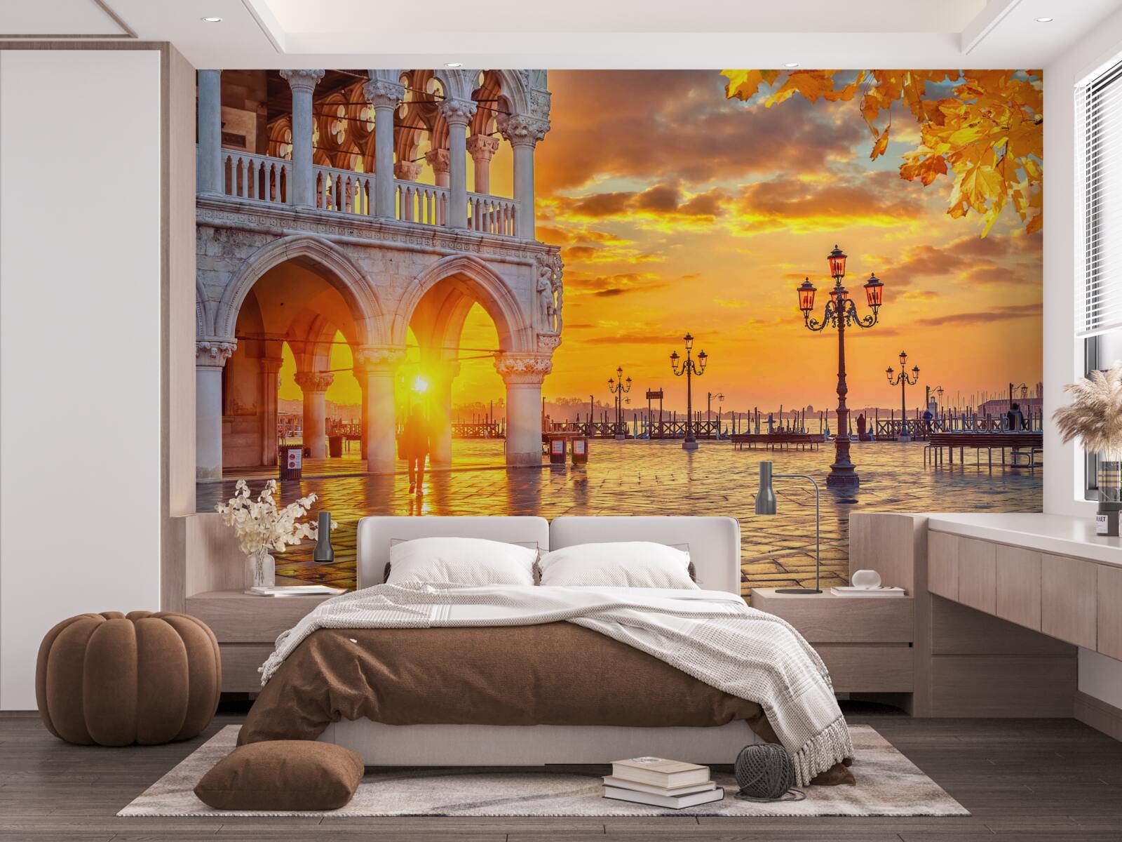 Fototapet raze calde și luminoase de apus de soare deasupra pieței principale