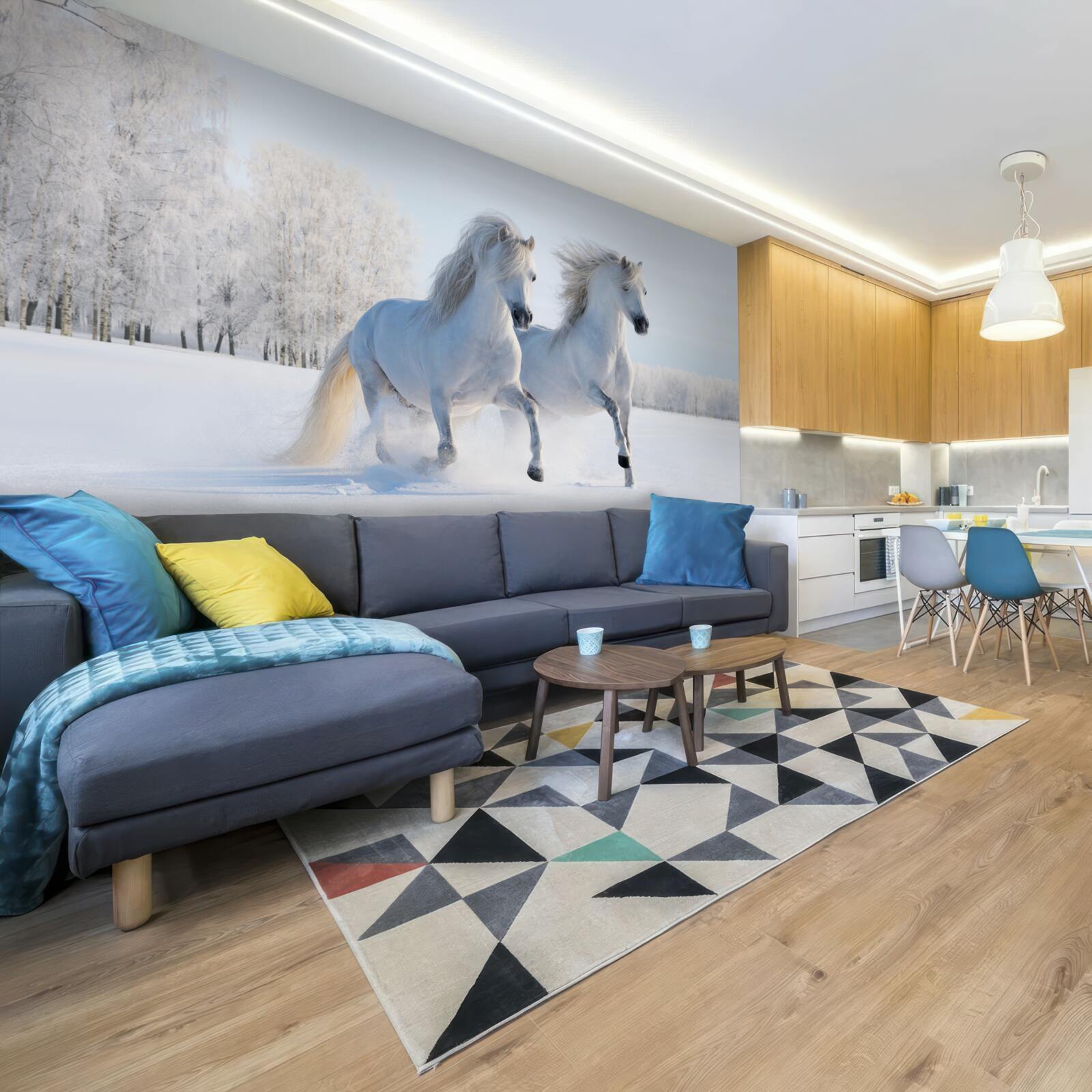 Fototapet doi cai galopând prin zăpadă