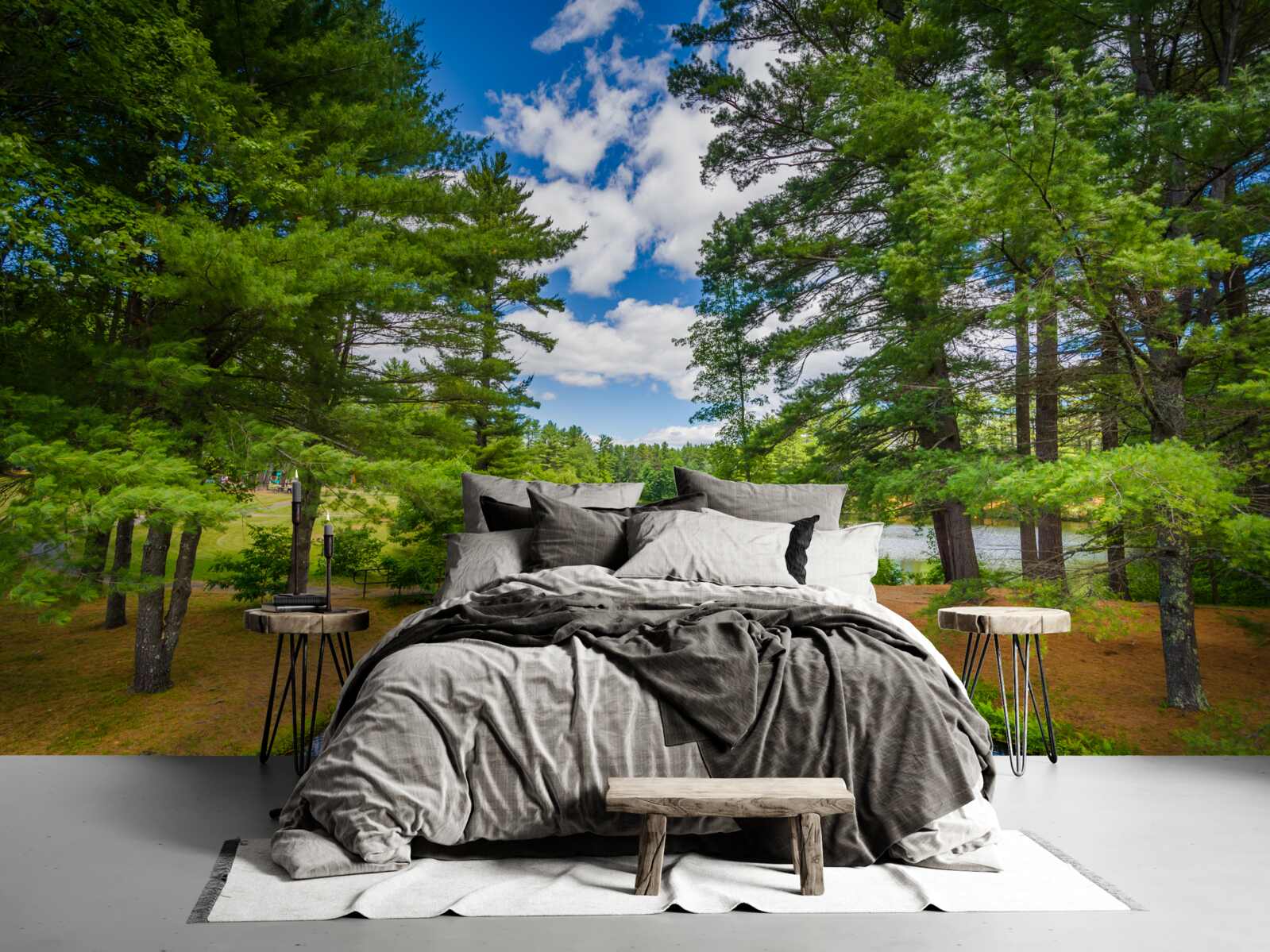 Fototapet un râu rapid printr-o pădure de smarald