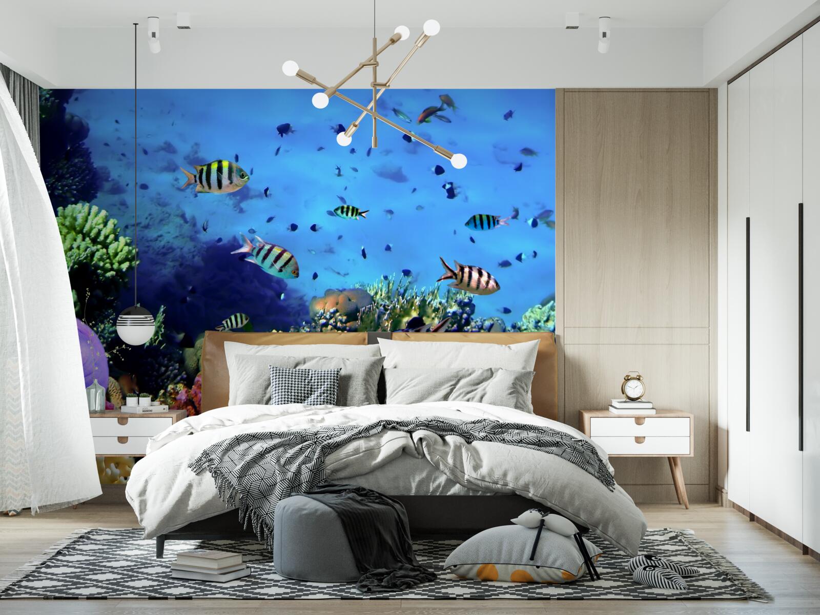 Fototapet pește dungat în adâncurile oceanului