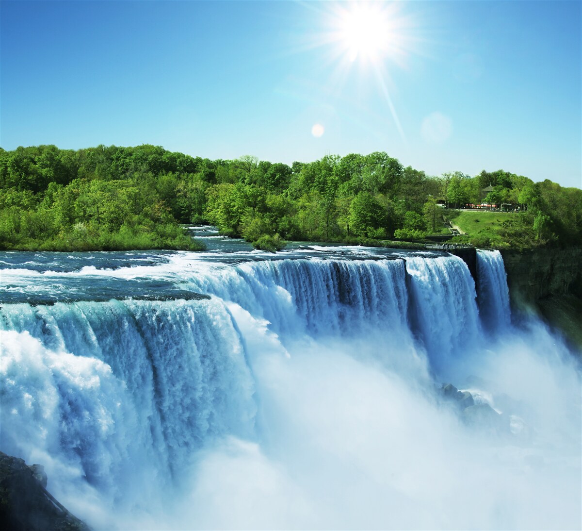 Fototapet puterea unei căderi rapide a unei cascade mari