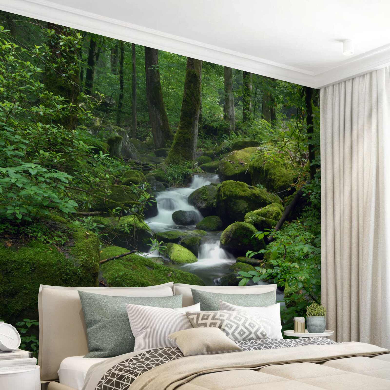 Fototapet un mic pârâu în verdele dens al pădurii