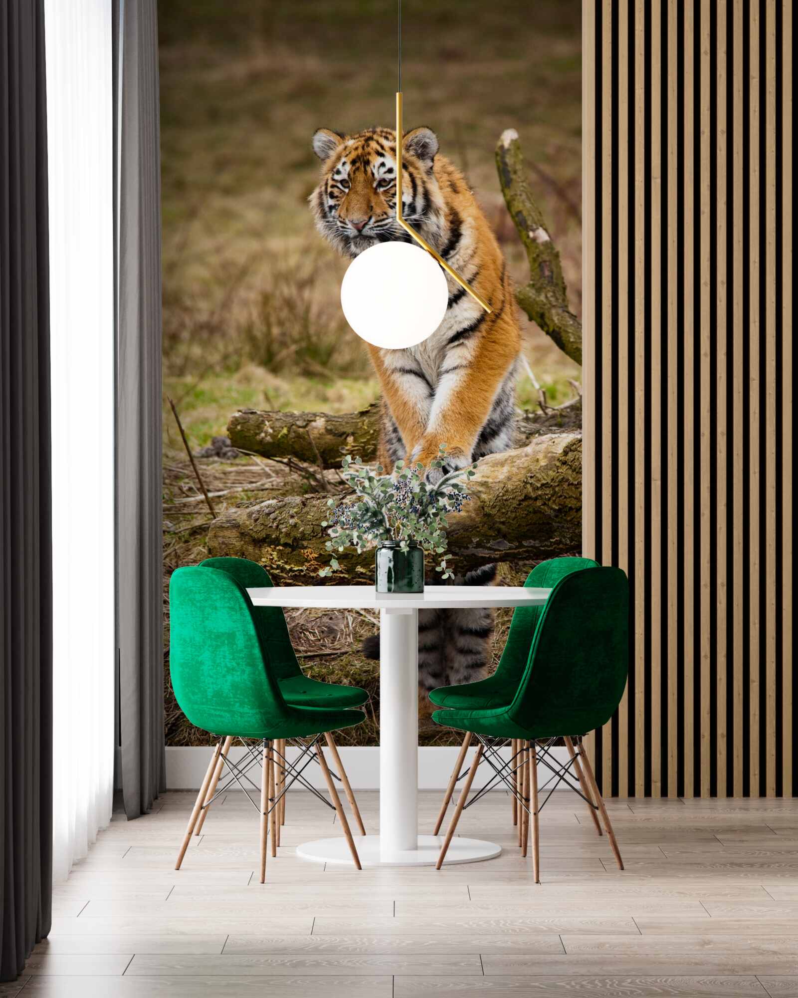 Fototapet tigrul stă pe o creangă și așteaptă prada