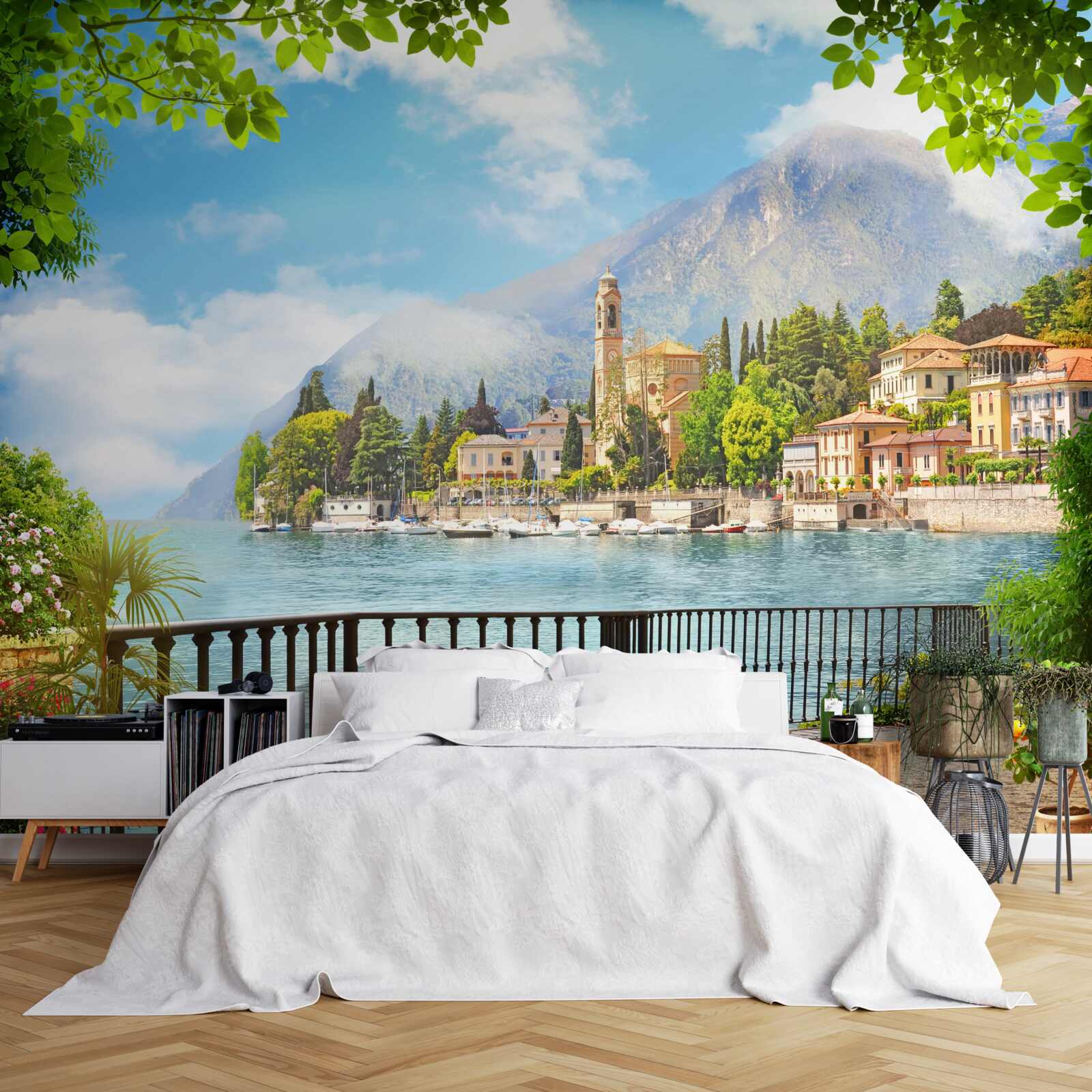 Fototapet promenadă cu vedere panoramică la orașul istoric și la peisajul montan