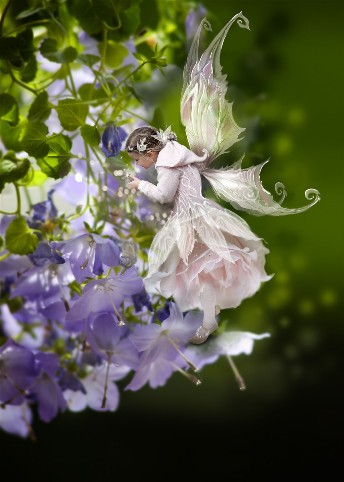 Fototapet silueta unei fete cu un fluture care bea nectar