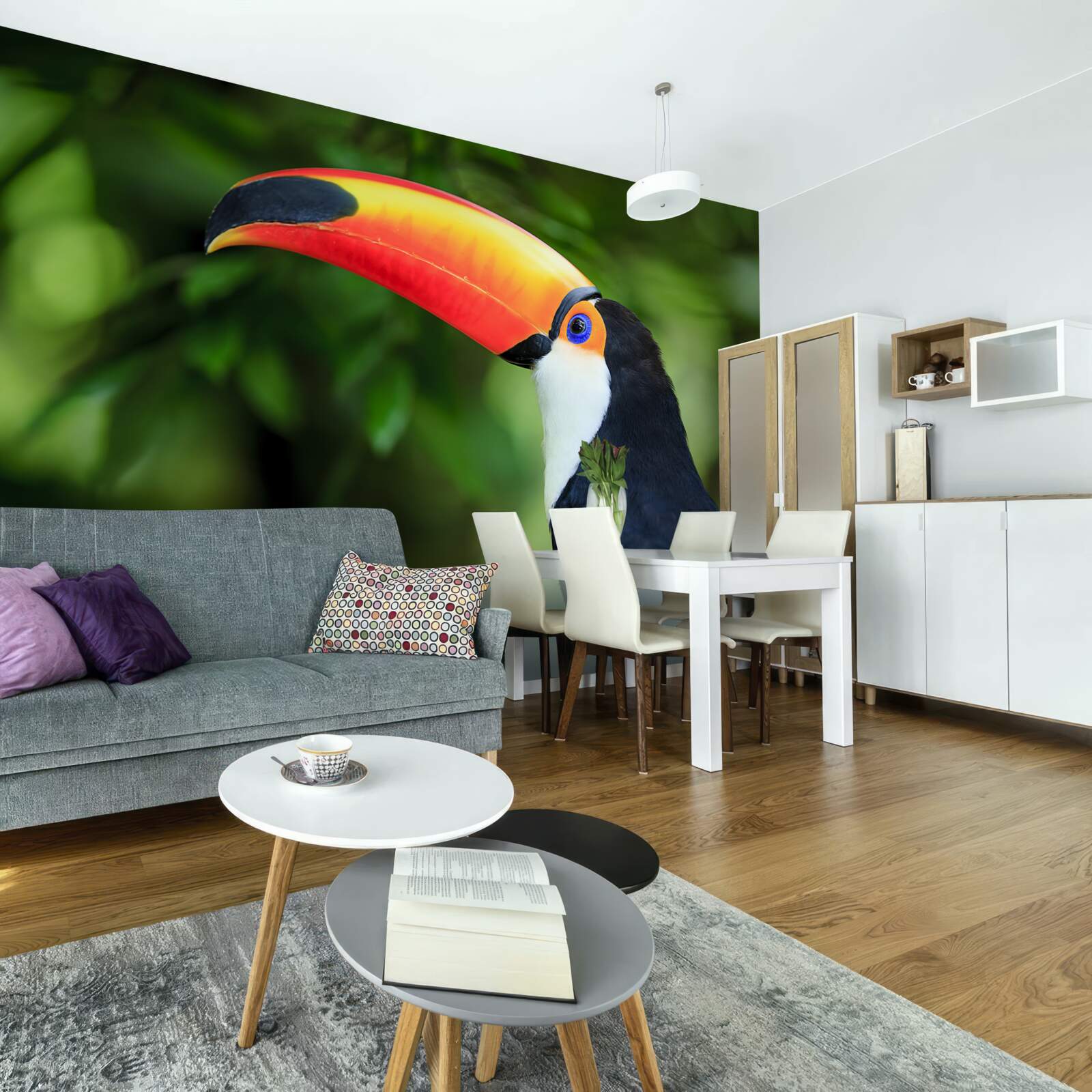 Fototapet un pelican adult și grațios printre verdeață