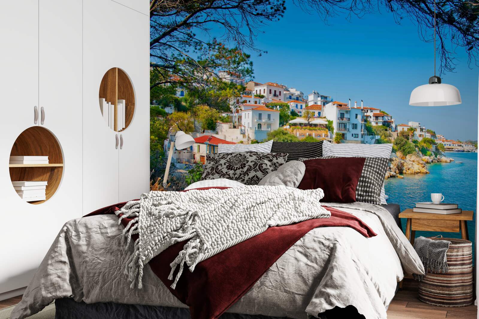 Fototapet un port liniștit în apropierea unei așezări grecești