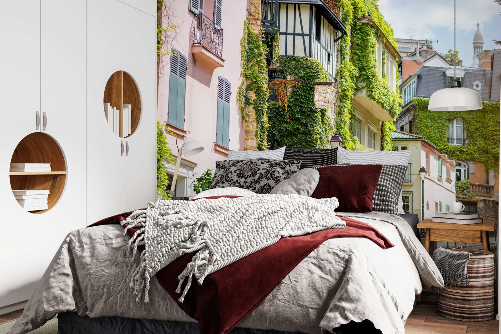 Fototapet case vechi acoperite cu plante frumoase