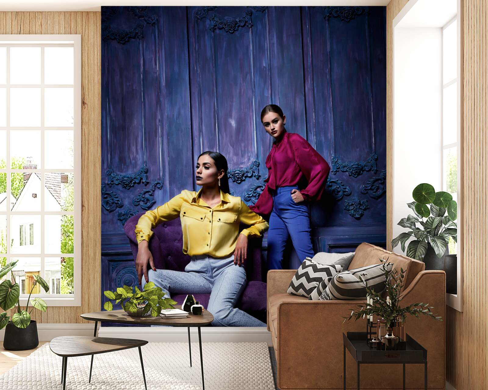 Fototapet fete în pantofi cu toc înalt fac fotografii lângă zidul antic